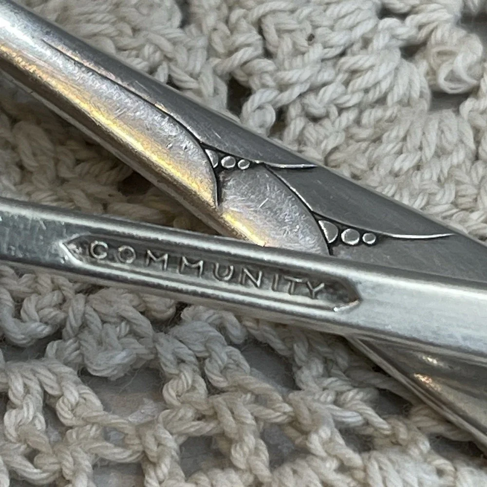 Oneida Community Lady Hamilton Silverplate Teaspoons 1932 Vintage Spoon Lot Of 2